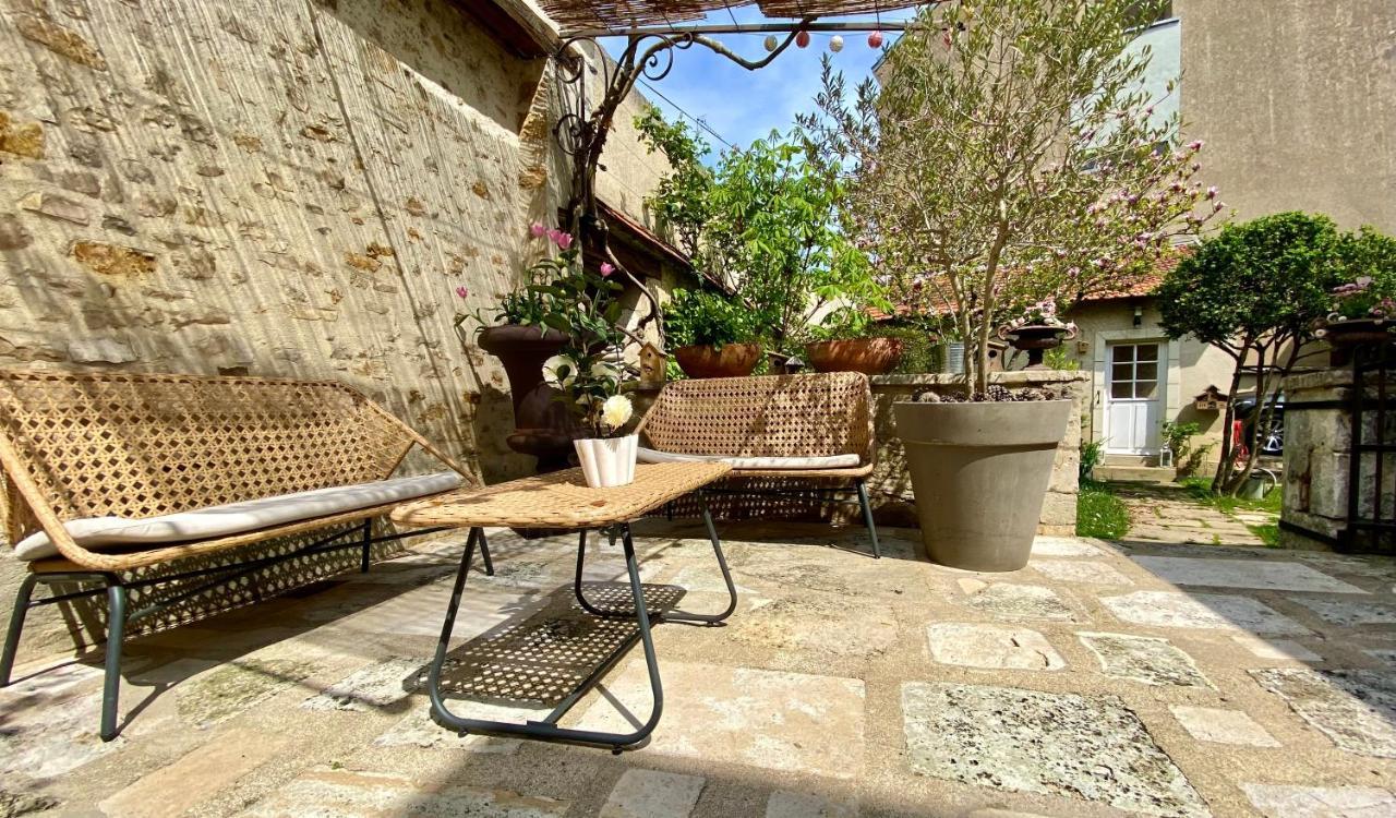 La Maison De Montaboulin Chateauroux Luaran gambar